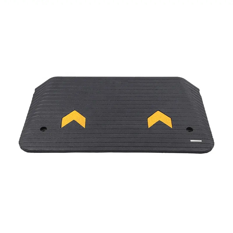 901x457x76mm New Arrive Roadway Noise Reduction Rubber Curb Ramp With Yellow Reflector