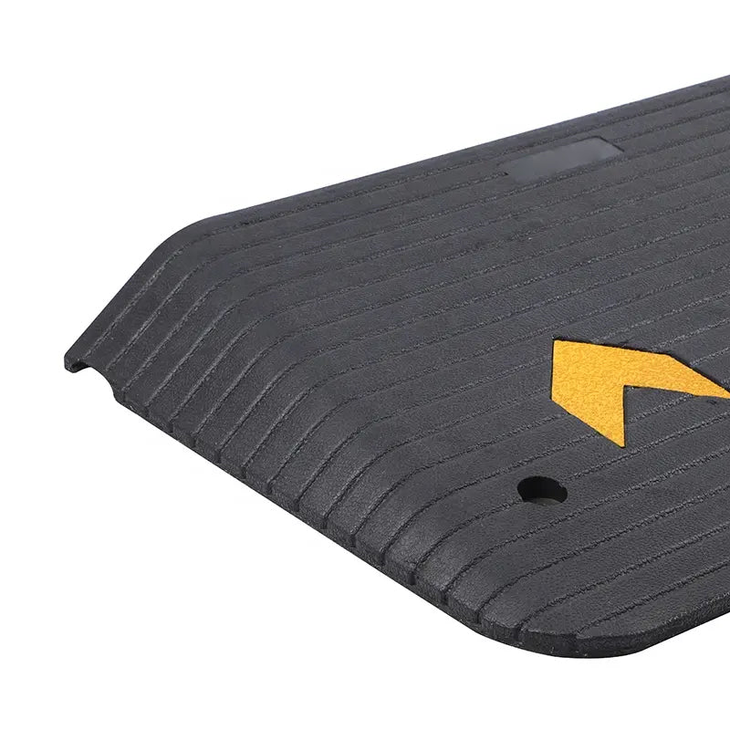 901x457x76mm New Arrive Roadway Noise Reduction Rubber Curb Ramp With Yellow Reflector