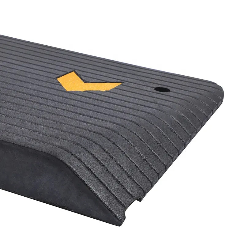 901x457x76mm New Arrive Roadway Noise Reduction Rubber Curb Ramp With Yellow Reflector